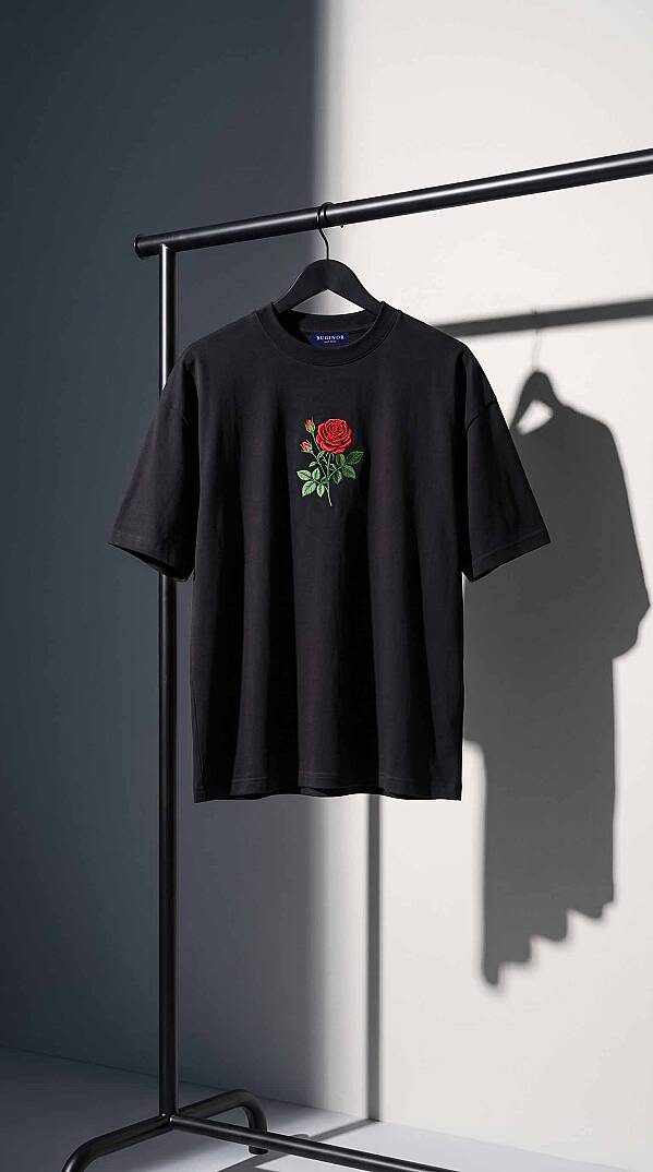ROSE (GÜL) NAKIŞLI BARAN SİYAH RENKLİ YARIM OVERSİZE TİŞÖRT - 6